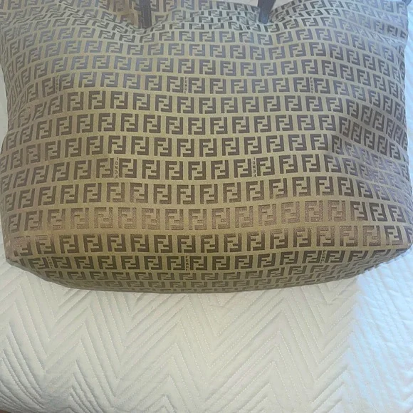 Fendi Tote. Shopping Grande Zucchino Toro.